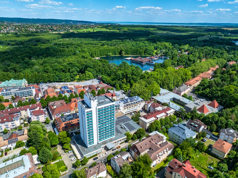 Luftaufnahme vom Hunguest Hotel Panorama in Heviz – ©Hunguest Hotel Panorama