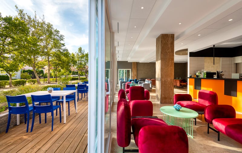 Lobby mit Bar im Hunguest Hotel Helios in Heviz – ©Hunguest Hotel Helios