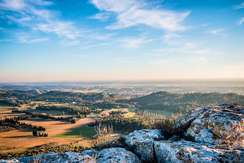 Kalksteinhügel der Alpilles in Frankreich - ©Gerald Villena - stock.adobe.com