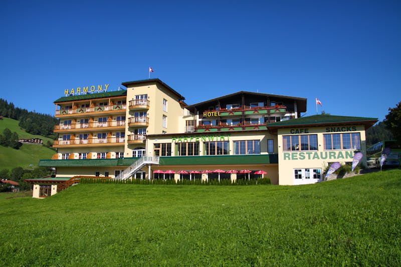 Außenansicht Hotel Harfenwirt in Niederau – ©Christophorus Reiseveranstaltungs GmbH