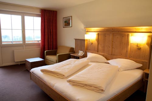 Zimmerbeispiel Standard im Hotel Harfenwirt in Niederau &ndash; &copy; Christophorus Reiseveranstaltungs GmbH