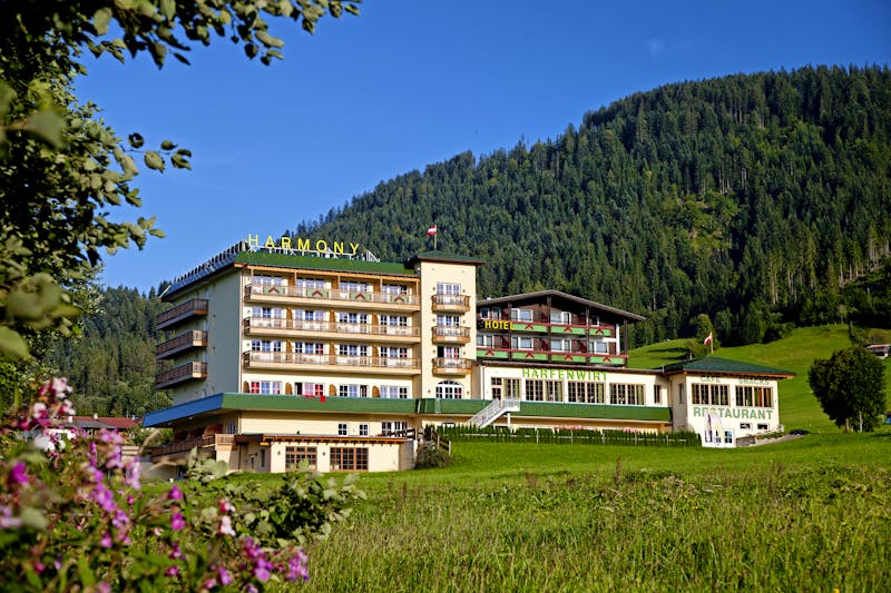 Außenansicht Hotel Harfenwirt in Niederau – ©Christophorus Reiseveranstaltungs GmbH
