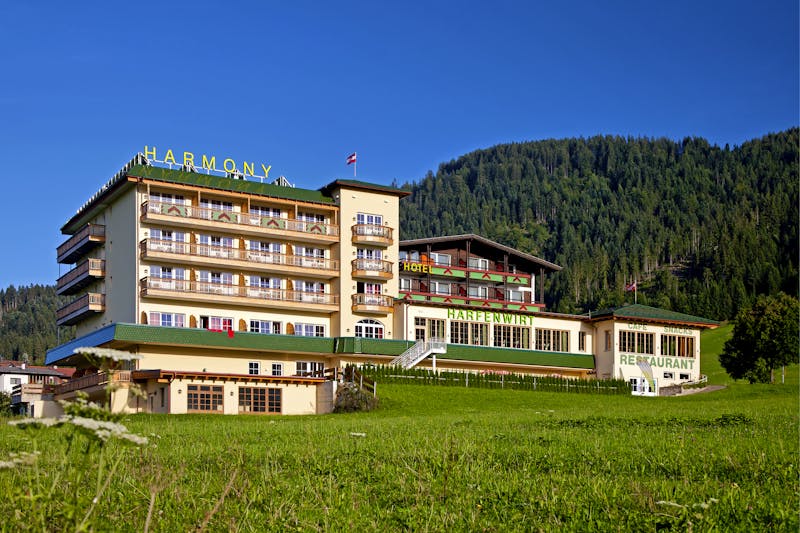 Außenansicht Hotel Harfenwirt in Niederau – ©Christophorus Reiseveranstaltungs GmbH