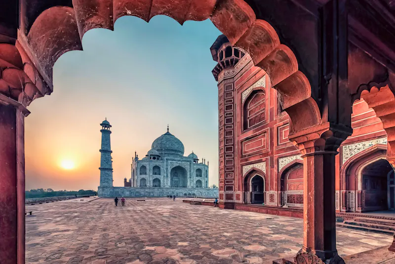 Taj Mahal zum Sonnenaufgang - &copy;Stockbym - stock.adobe.com
