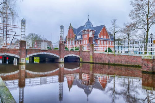  Papenburg - Rathaus am Hauptkanal &ndash; &copy; hespasoft - stock.adobe.com