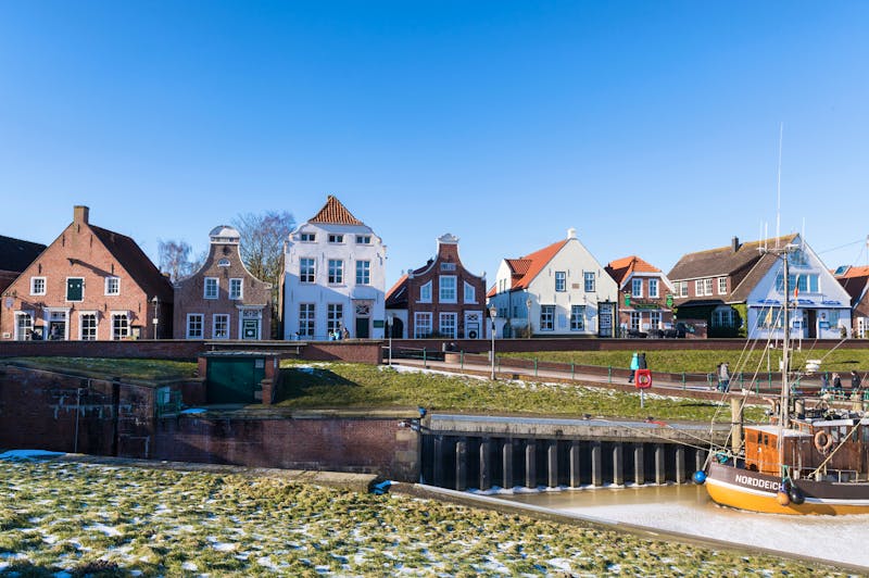 Blick über den Hafen in Greetsiel - ©Heidi Bollich - stock.adobe.com