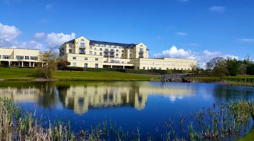 Knightsbrook Hotel Spa and Golf Resort - Außenansicht – © https://www.knightsbrook.com/gallery.html