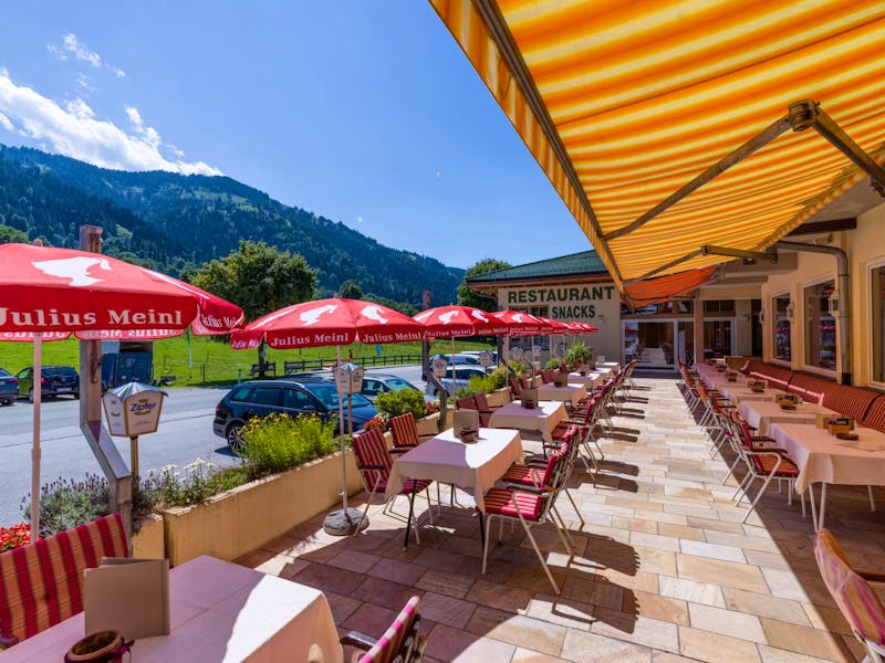 Terrasse im Hotel Harfenwirt – ©Christophorus Reisen