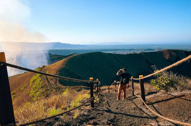 Pfad auf dem Masaya-Vulkan-Nationalpark in Nicaragua  - ©Cisco_96 - stock.adobe.com