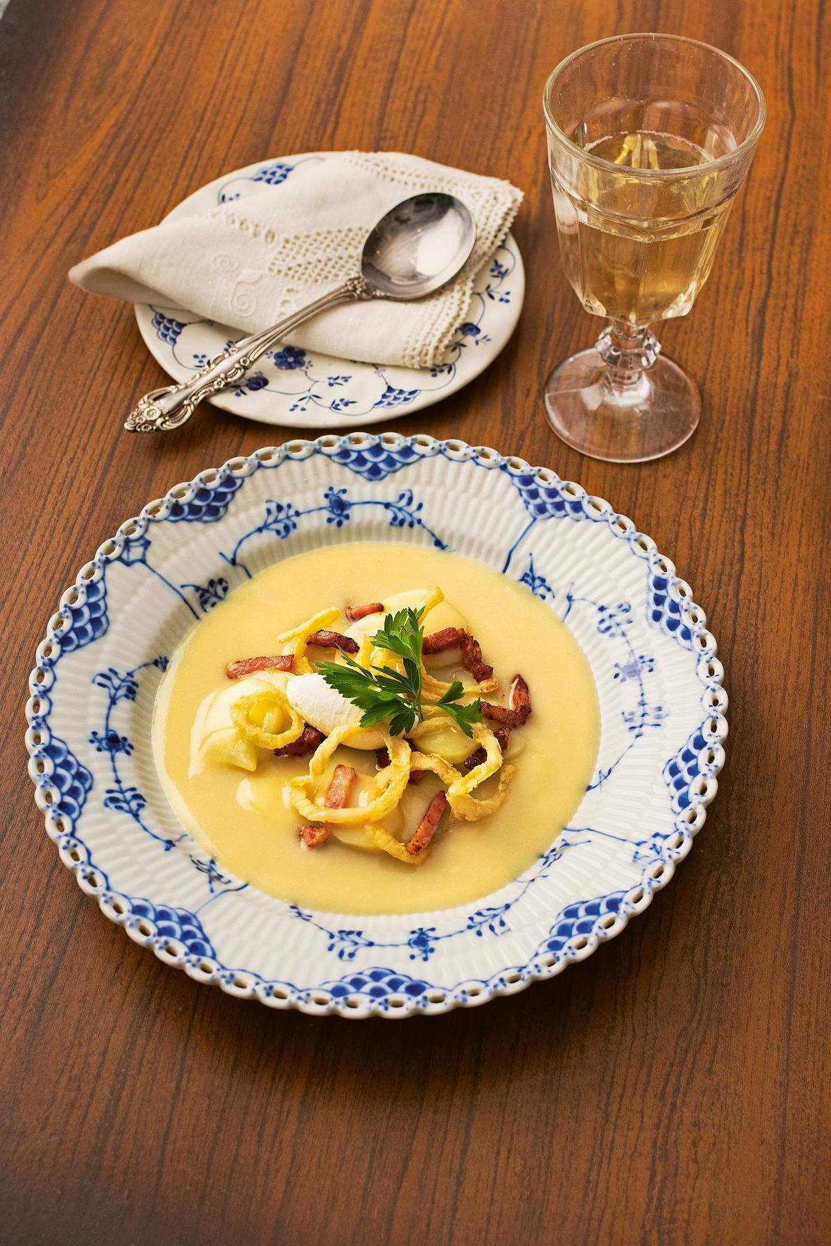 DKV Kartoffelsuppe&nbsp;&ndash;&nbsp;&copy;&nbsp;© DK Verlag / Sissi Trilogie, Fotograf: Hayden Dib