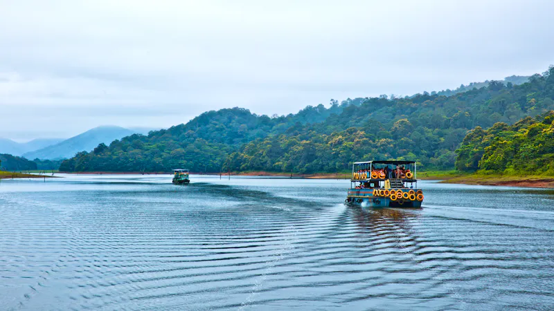 Bootsfahrt auf dem Periyar-See - &copy;write2vishal - stock.adobe.com