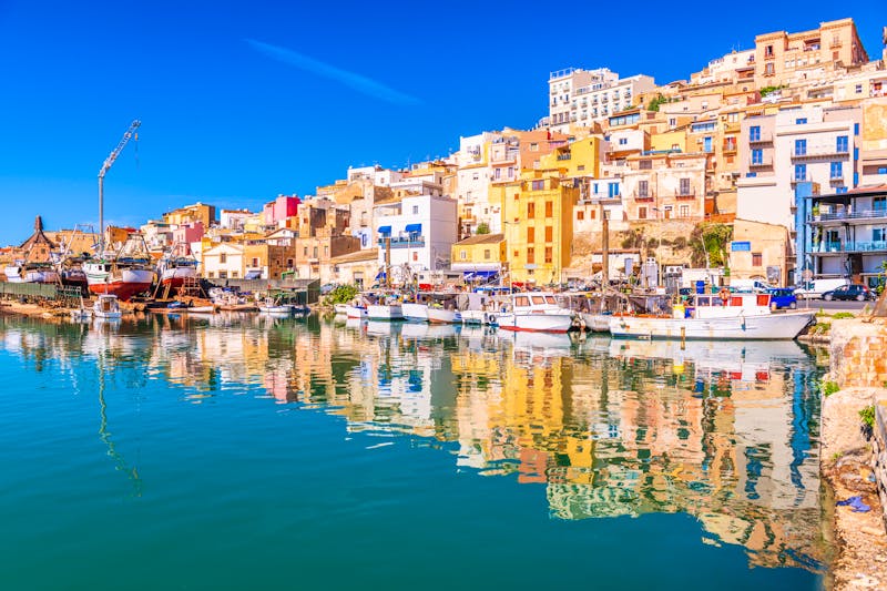 Sciacca in Sizilien, Italien - Blick auf Sciacca vom Wasser   - ©SeanPavonePhoto - stock.adobe.com