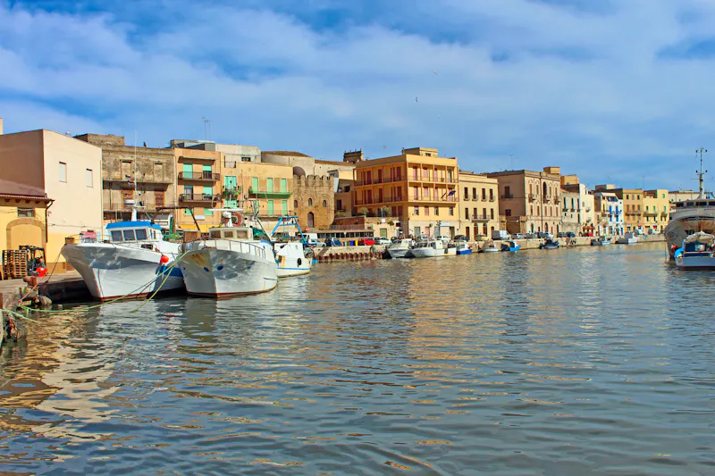 Mazara del Vallo in Sizilien, Italien - Sicht auf die Stadt vom Wasser  - &copy;foxytoul - stock.adobe.com