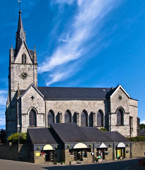 Kirche Saint-Hubert in Redu, Belgien &ndash; &copy; Uolir - stock.adobe.com