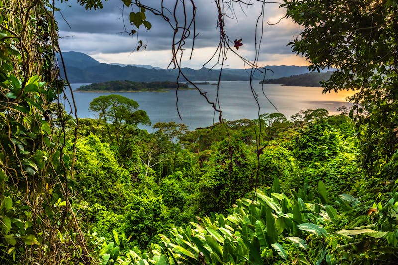 Arenal-Stausee in Costa Rica - &copy;Haider - stock.adobe.com