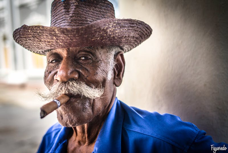 Kubaner mit Zigarre - ©Figueredo/Senses of Cuba