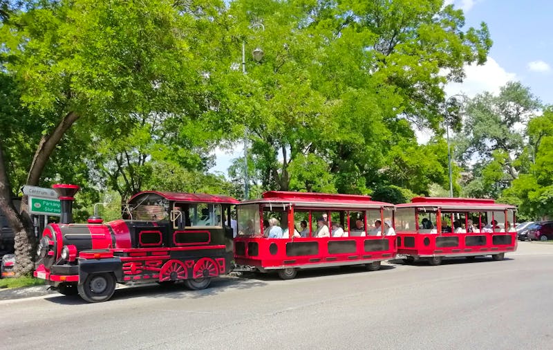 Dotto-Bahn nach Esztergom - ©Martina Pötschke - Eberhardt TRAVEL