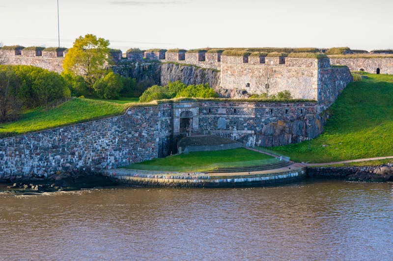 Festungsinsel Suomenlinna auf einer Inselgruppe vor der Helsinki, Finnland  - ©hivaka - stock.adobe.com