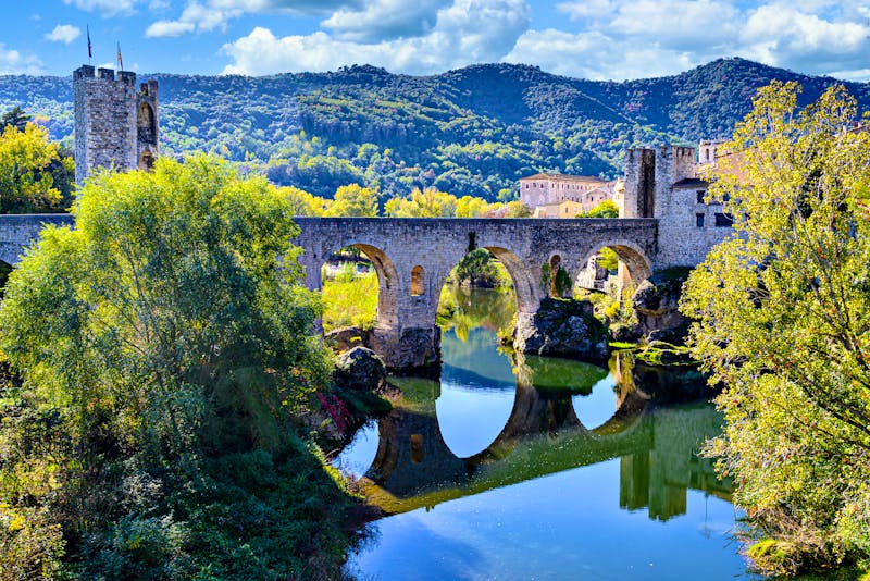 mittelalterliche Brücke in Besalu - ©Toni - stock.adobe.com