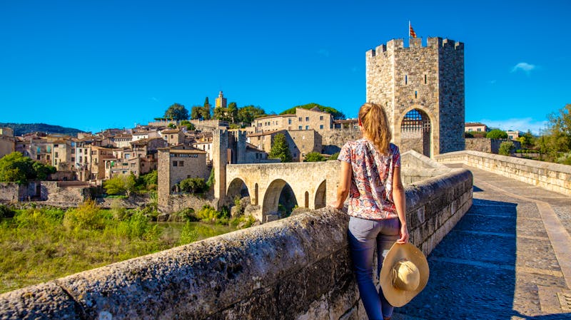 mittelalterliche Brücke in Besalu - ©M.studio - stock.adobe.com
