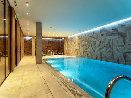 Schwimmbad im Hotel Baltivia &ndash; &copy; LEVEL8020