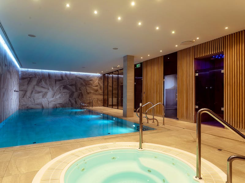 Schwimmbad im Hotel Baltivia – ©LEVEL8020