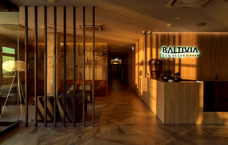 Rezeption im Hotel Baltivia – ©LEVEL8020