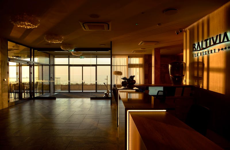 Rezeptionsbereich im Hotel Baltivia – ©LEVEL8020