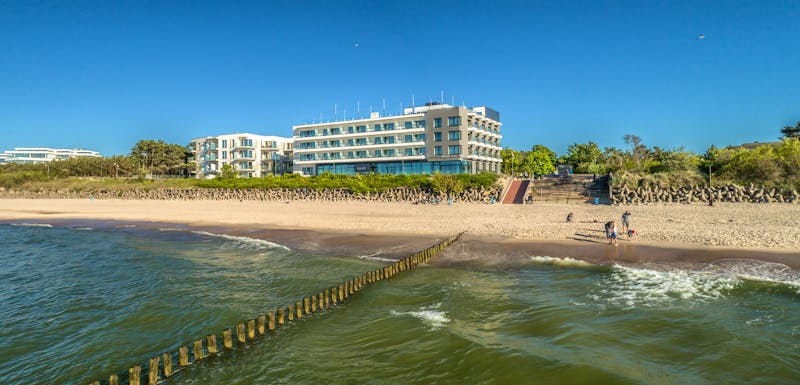Blick vom Meer auf das Hotel Baltivia Sea Resort – ©Baltivia Sea Resort