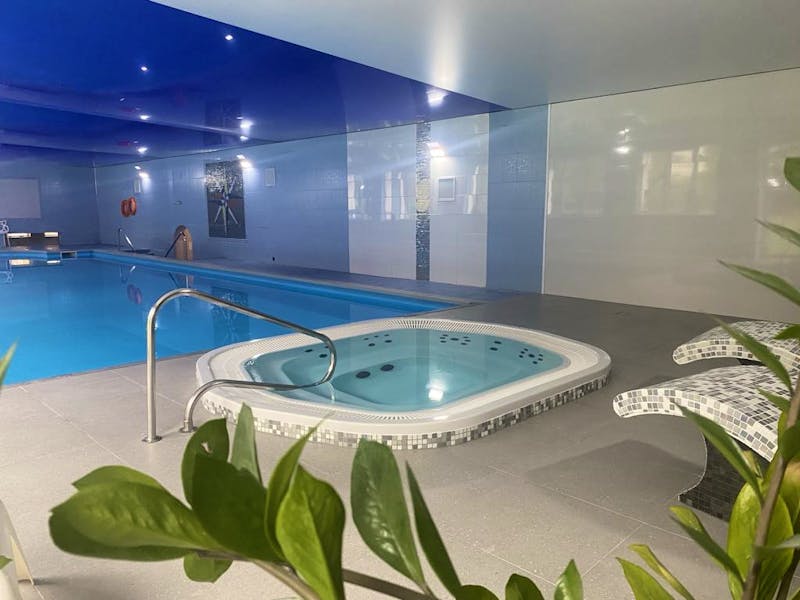 Schwimmbad im Dobrzynski Resort TOPAZ – ©Dobrzynski Resort TOPAZ