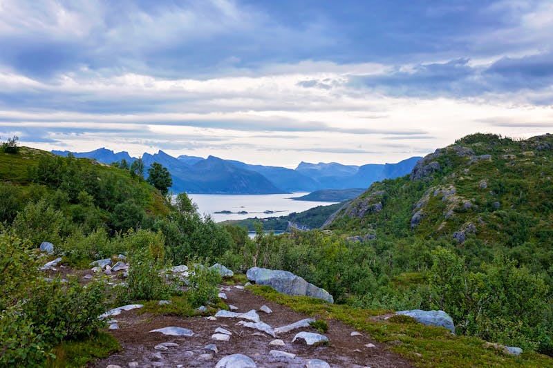 Wanderung auf dem Sukkertoppen Trail auf der Insel Senja - ©Tomsickova - stock.adobe.com