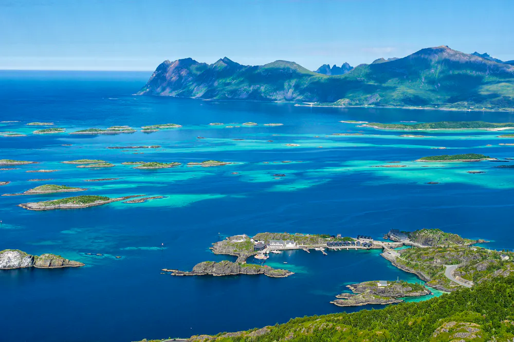 Wanderung auf dem Sukkertoppen Trail auf der Insel Senja &ndash; &copy; Jasper - stock.adobe.com