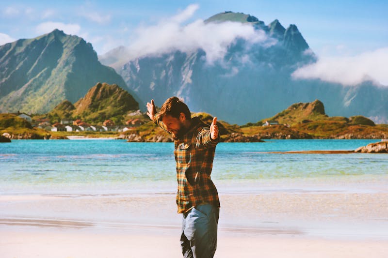 Wanderer bei Andenes auf der Insel Andoya in Vesteralen - ©EVERST - stock.adobe.com