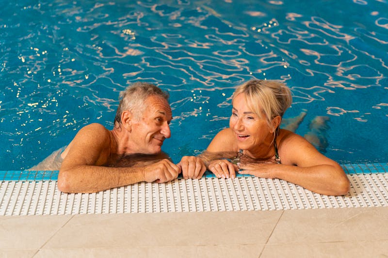 Gäste im Pool Hotel Linea Mare – ©Linea Mare