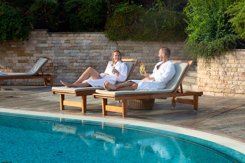 Liegeterrasse am Außenpool - Hotel Carbona – ©Hotel Carbona