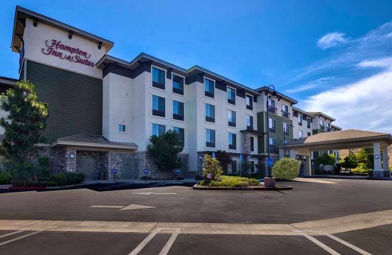 Hampton Inn & Suites San Luis Obispo - Außenansicht&nbsp;&ndash;&nbsp;&copy;&nbsp;©2025 Hilton