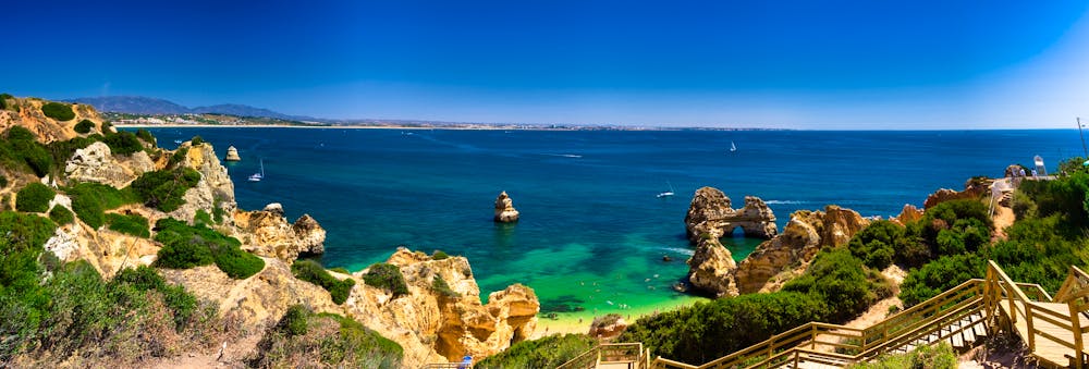 Küstenlinie an der Algarve &ndash; &copy; Anobis - stock.adobe.com