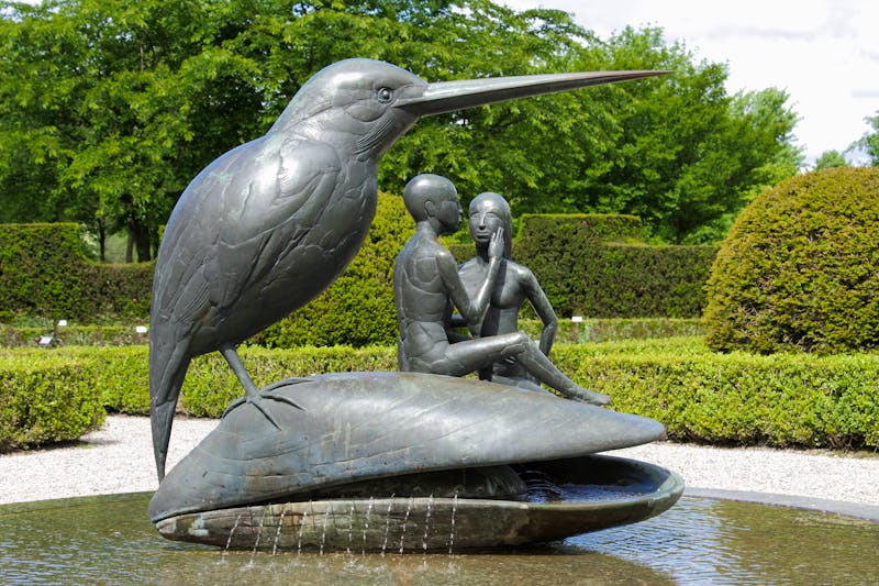 Berlin - Britzer Garten - Kolibri-Skulptur - ©fotofreakdgy - stock.adobe.com