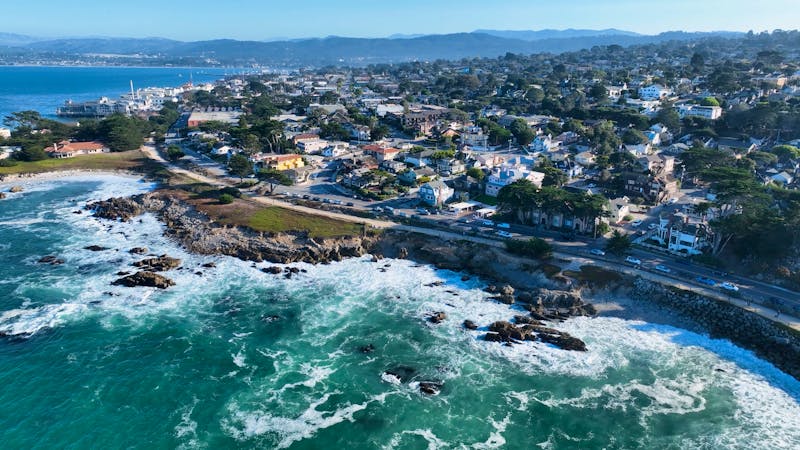 Monterey in Kalifornien, USA - &copy;bydronevideos - stock.adobe.com