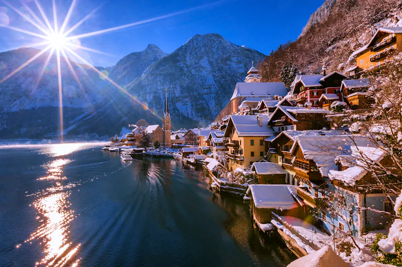 Hallstatt in Oberösterreich im Salzkammergut im Winter - &copy;Thomas - stock.adobe.com
