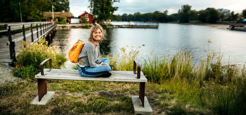 Junge Frau in der Region Smaland  &ndash; &copy; Alexander Hall/imagebank.sweden.se