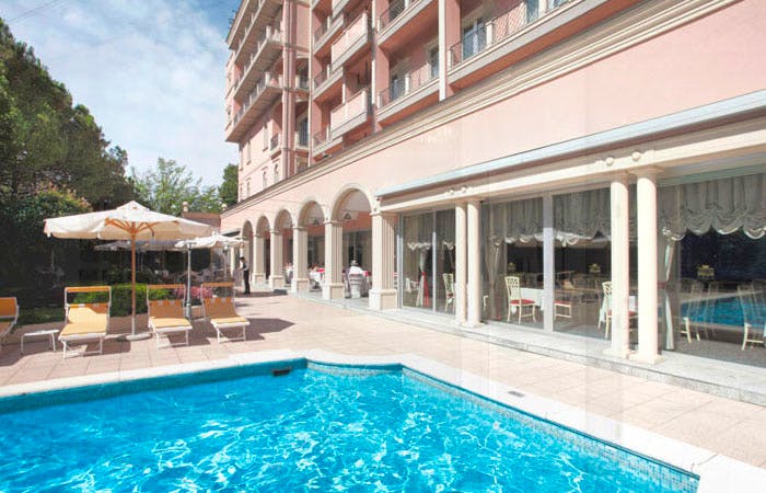 Hotel De La Paix in Lugano - Pool&nbsp;&ndash;&nbsp;&copy;&nbsp;Hotel De La Paix Lugano