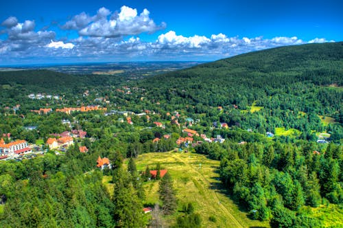 Blick auf den Kurort Bad Flinsberg im Isergebirge &ndash; &copy; Fotoinspiracja - stock.adobe.com