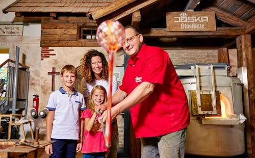 JOSKA Glasparadies Bodenmais - Glasblasen für Besucher  &ndash; &copy; JOSKA Glasparadies Bodenmais