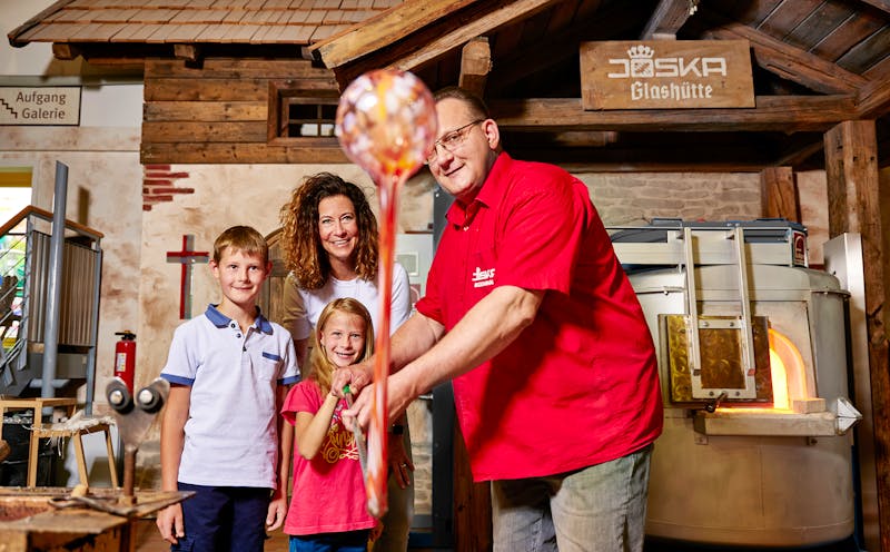 JOSKA Glasparadies Bodenmais - Glasblasen für Besucher  - ©JOSKA Glasparadies Bodenmais