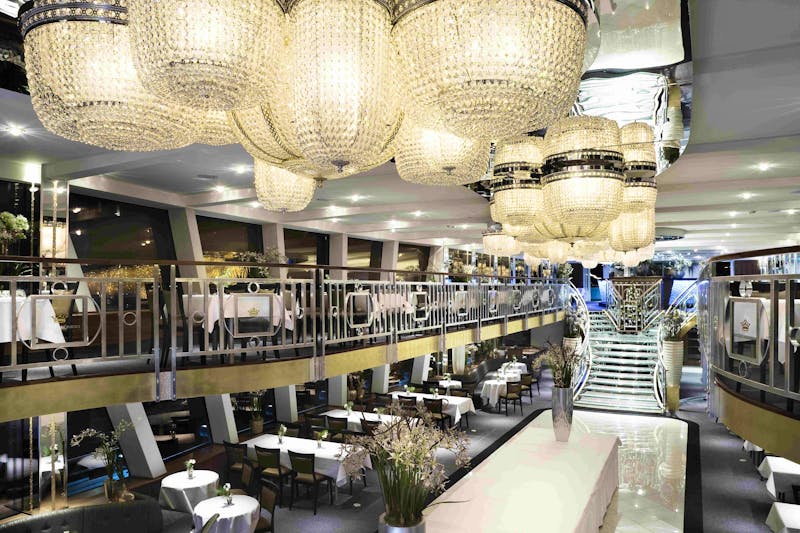 Regensburg - Donau-Ausflugsschiff MS Kristallkönigin - Galerieblick im Schiff - &copy;Donauschifffahrt Wurm & Noé 