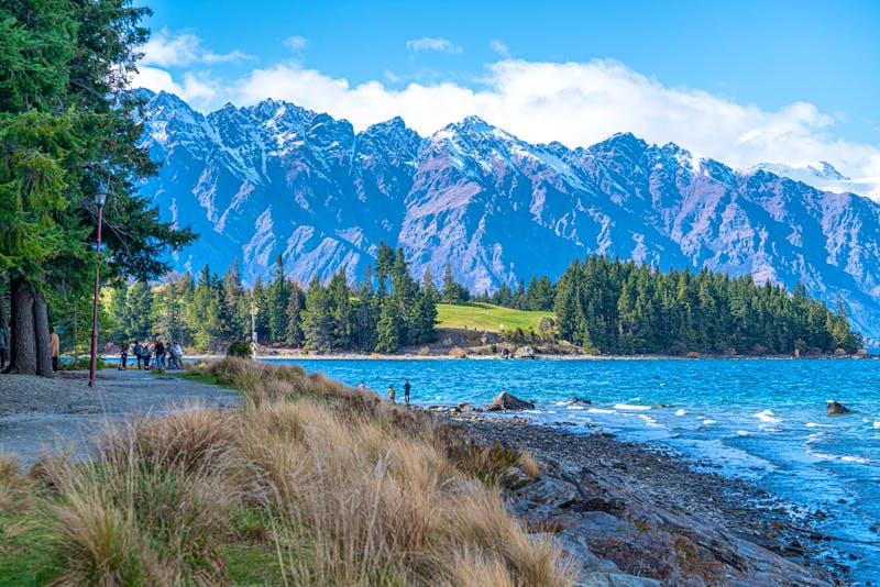  Lake wakatipu in Queenstown , Neuseeland - &copy;PnPy - stock.adobe.com
