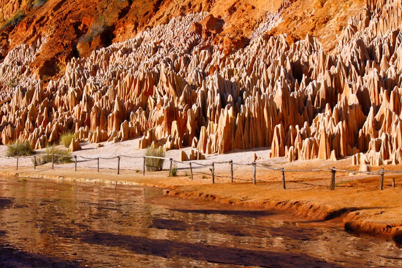Tsingy rouge - die roten Felsnadeln im Norden Madagaskars - ©dr322 - stock.adobe.com