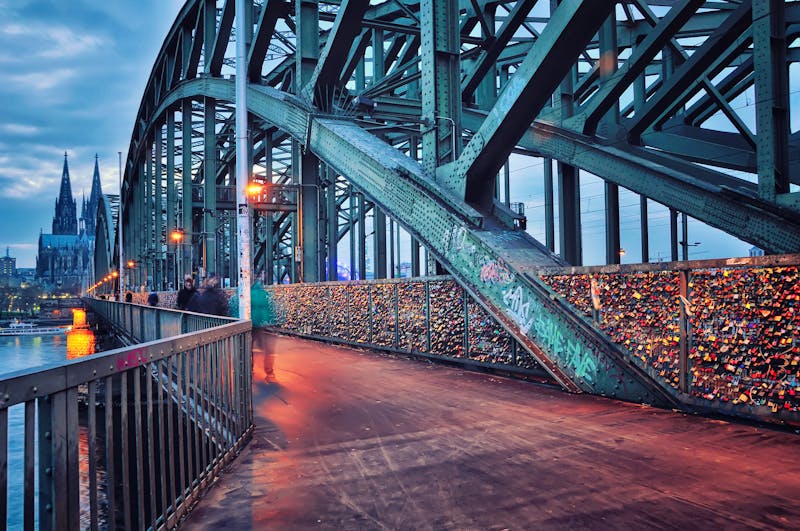 Köln - Hohenzollern-Brücke am Abend - &copy;Madrugada Verde - stock.adobe.com