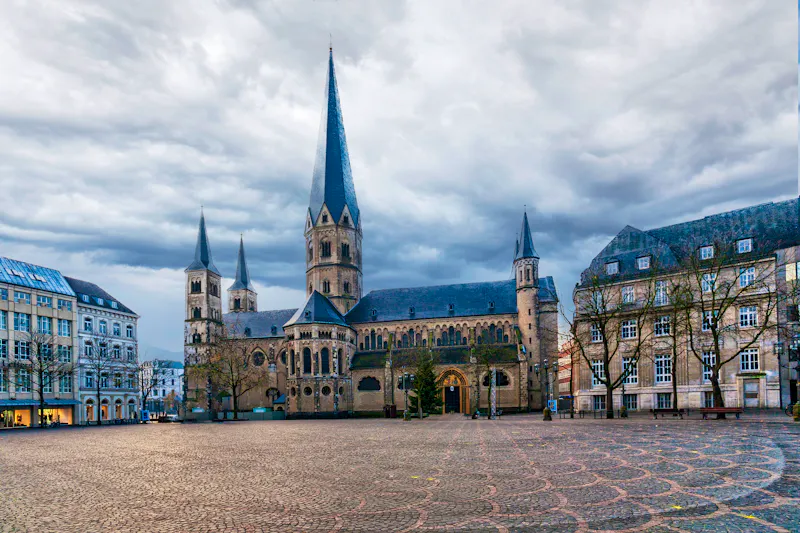 Münsterplatz und Bonner Münster - &copy;heiwa - stock.adobe.com
